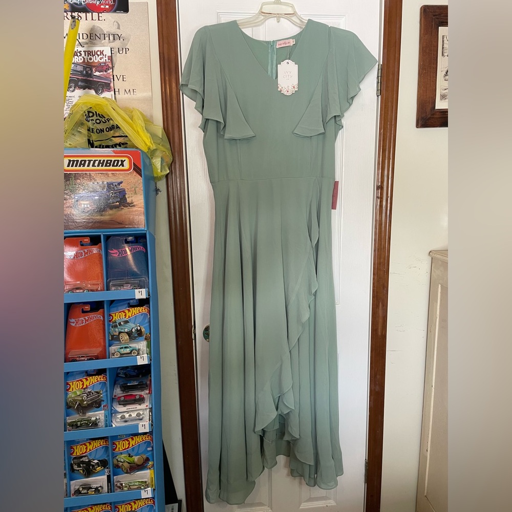 Callie Dress In Sage Chiffon By Ivy City Co Size 14
